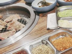 -明洞阿姨·韩式酱蟹烤肉·创意料理(三元桥店)