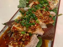 现煮热拌蒜泥白肉-院8里·小聚园老川菜(九眼桥店)