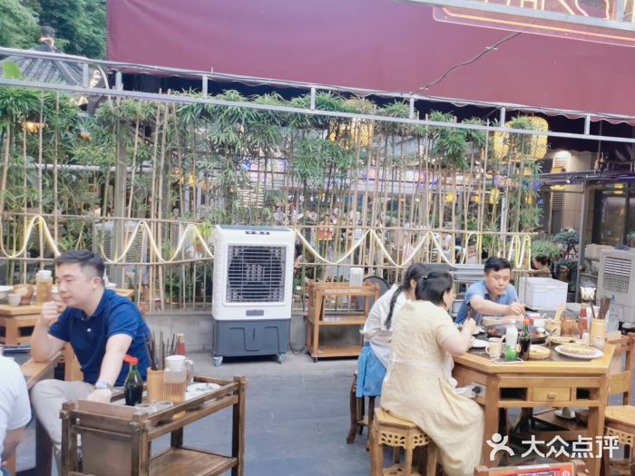 捞锅坝子老火锅(汽博中心店)图片