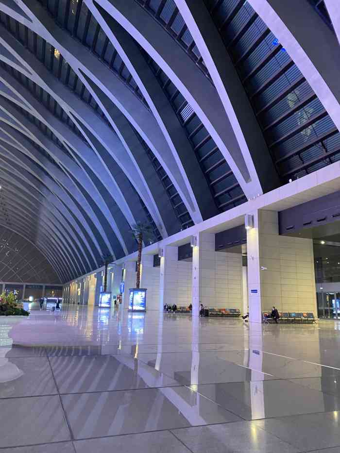 天津西站-"这个照片是老的西站吧,很怀念,乱糟糟交通.