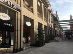 -王府井奥莱临潼小镇(临潼店)