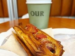 香肠起酥包-OUR Bakery(三里屯太古里店)