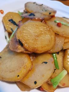 银鱼肉丸汤小时候爷爷经常给我做肉丸银鱼汤里面没有粉丝和蛋皮依然很