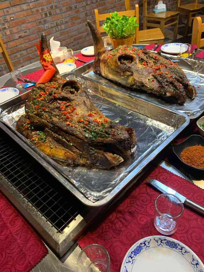 土司烤牛头·自助烧烤·唐哥一盘菜-"[薄荷]环境:位置在南山,旁边有