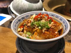 -沪小二炭火蛙锅(淮海中路美食不夜城店)