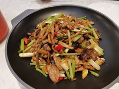 -阿瓦山寨·湘菜现炒·剁椒鱼头王(咸阳总店)