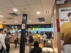 -麦当劳(上海虹桥站30B检票口楼上)