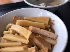 -松树干拌面店