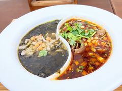 酸菜肉丝面拼红烧肥肠面-万县面馆(高笋塘店)