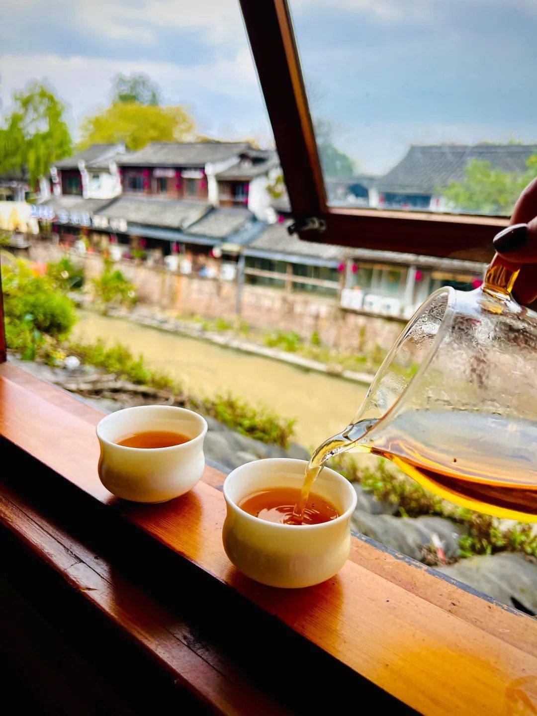 👉小河边木楼里喝杯暖茶,在冬天太享受啦🤪