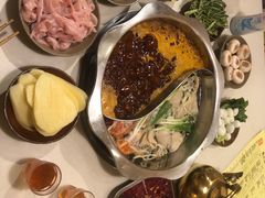 -岗上渣渣老火锅(两路口店)