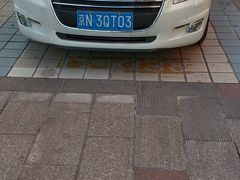 -阿玛施眼科-内部停车场