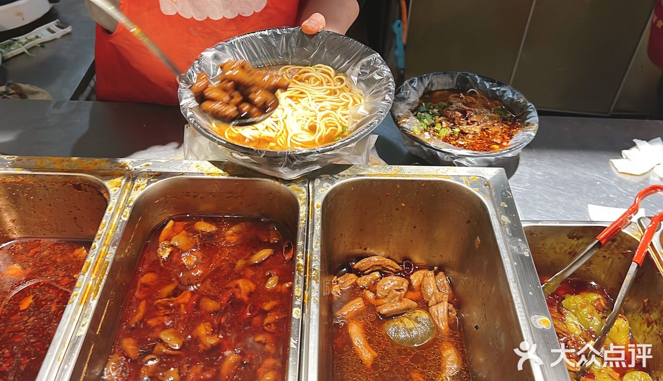 济南小纬北路美食街！永和面馆肥肠面绝绝子！