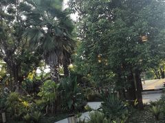 -茅草房·河畔园林火锅