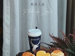 大紅袍牛乳茶-瑞幸咖啡(广东外经贸大厦店)