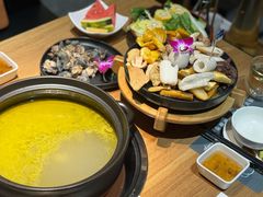 -一朵菌·野生菌探索家火锅(南亚店)