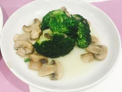 西蓝花炒蘑菇-德大西餐社(云南南路店)