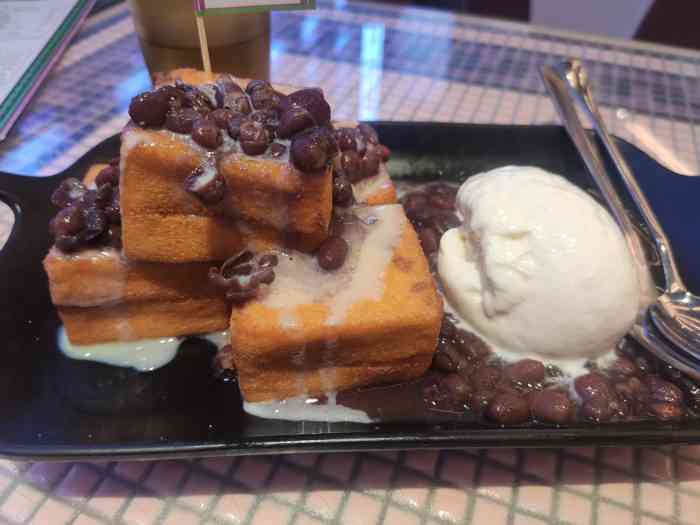 悦汇城里的迪厅荔华摩登饭厅