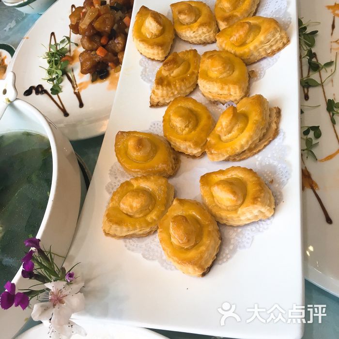 蜜汁鲍鱼酥