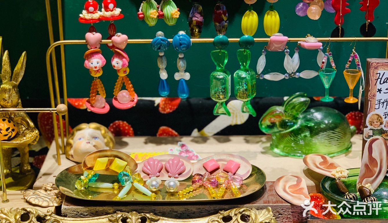 眼睛… 我是一個喜歡收藏 眼睛裝飾品的愛好者！