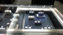 -威德钻石-克拉钻大本营(南京东路店)