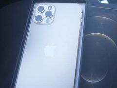 -Apple零售店(华贸购物中心店)