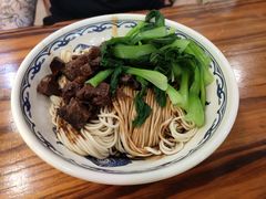 红烧牛肉冷面-金杨拉面王小吃面馆·牛三宝面·红烧牛肉粉