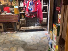 -老牌坊云南鱼豆花火锅(爱建店)