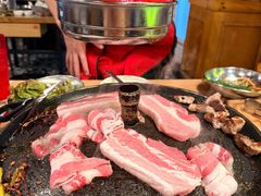 -江南猪肉商会无限续吃(弘大店)