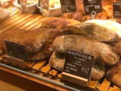 -天井·丑面包搭咖啡