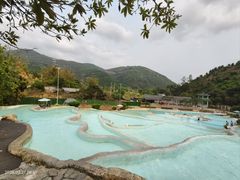 -十万大山布透温泉