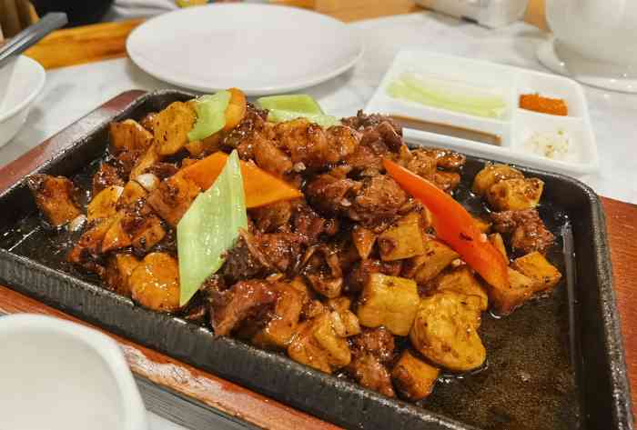 京庭老铺烤鸭(普陀路店)-"环境就是京味烤鸭一贯的装修风格,贵阳几家.