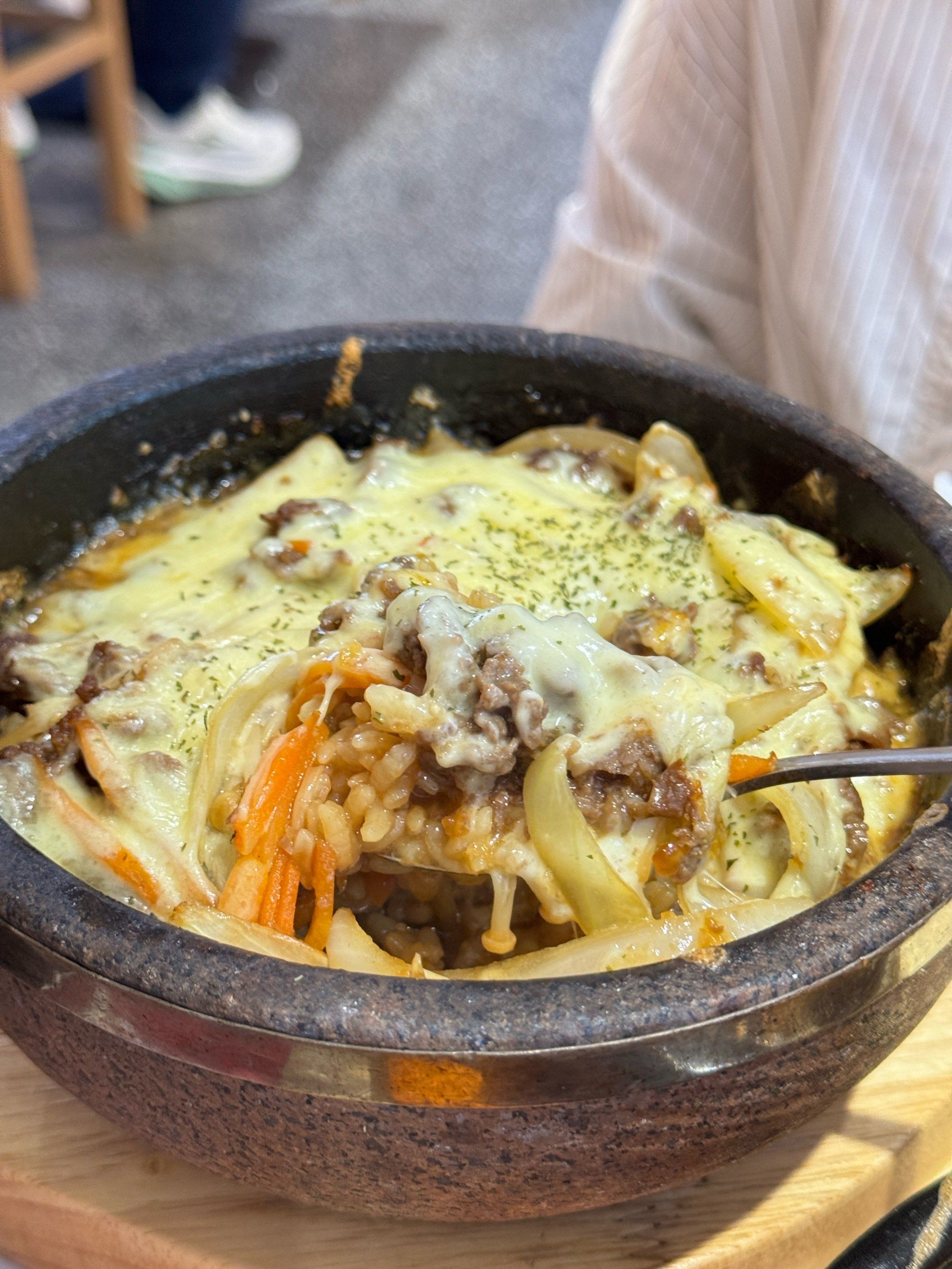这石锅拌饭的芝士给得也太多了