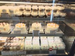 面包甜点陈列柜-红宝石·鲜奶小方·海派西点房(浦三店)