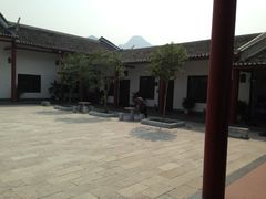 -何乡别院·中式农庄(姑婆山大道店)