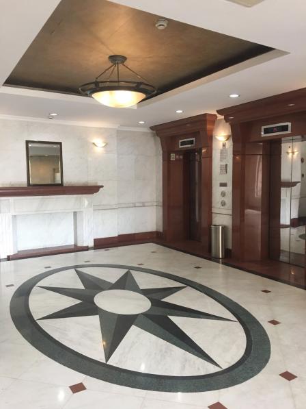 入户大厅还是很有年代感的,一个小区只有3栋高层,小区还蛮近的离soho