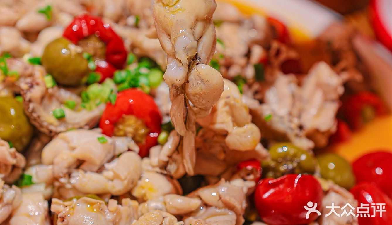 南京这家泡椒牛蛙饭巨巨巨好吃阿，说好晚上不吃饭的呢😭