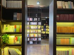 -钟书阁(松江泰晤士小镇店)