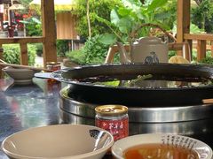 -茅草房·河畔园林火锅