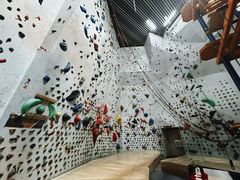 -山之巅攀岩馆(太古城店)