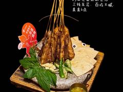 -何师烧烤Pro ·江湖川菜·小龙虾·精酿啤酒(太古里旗舰店)