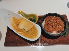 牛肝菌煲仔饭配瑶柱竹笙娃娃菜-五号茶居·新派粤菜·岭南五号酒店(沿江中路店)