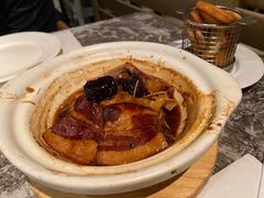 二十四小时黑枣汁煨五花肉-港丽餐厅