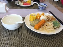 -西安大雁塔科技大学地铁站亚朵酒店