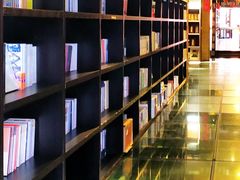 -钟书阁(松江泰晤士小镇店)