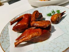 脆皮乳鸽-新荣记(BFC外滩金融中心店)