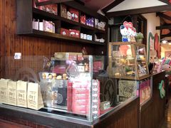 -红樱花食品公司Hello Kitty台湾伴手礼专卖店(淡水店)