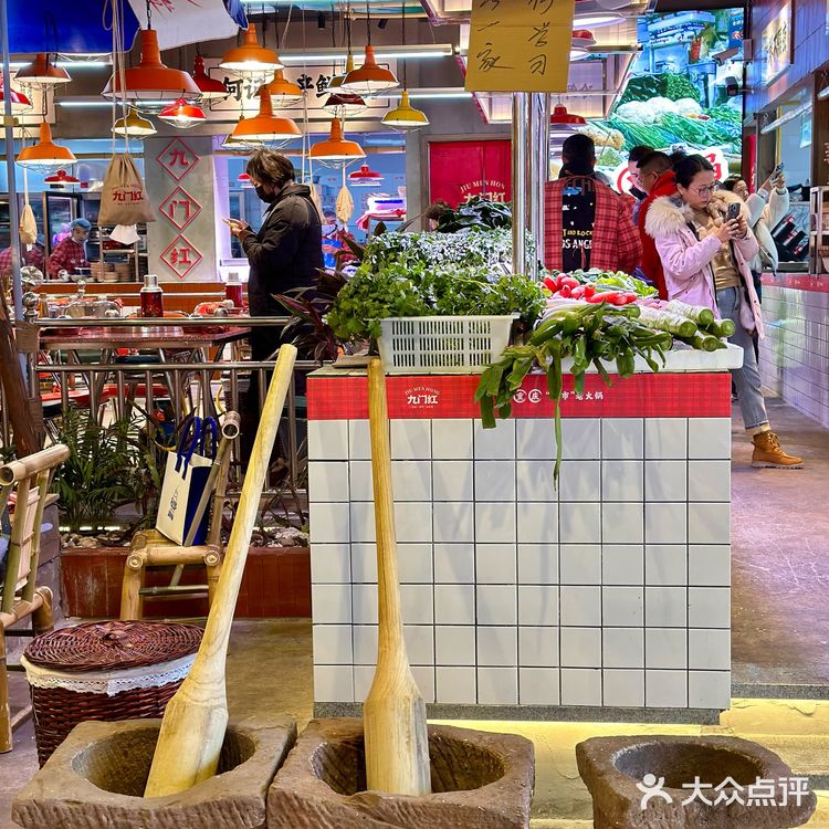 成都首家菜市场火锅店就在建设路!