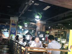 大堂-洪氏嗨捞·广东猪肚鸡·椰子鸡火锅(西咸万象城店)