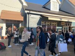 -伦敦比斯特购物村